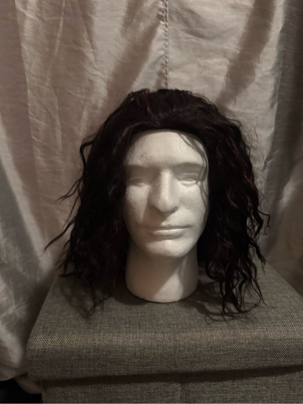 Natural Black Wavy Women's Wig - Soft Texture and Everyday Style